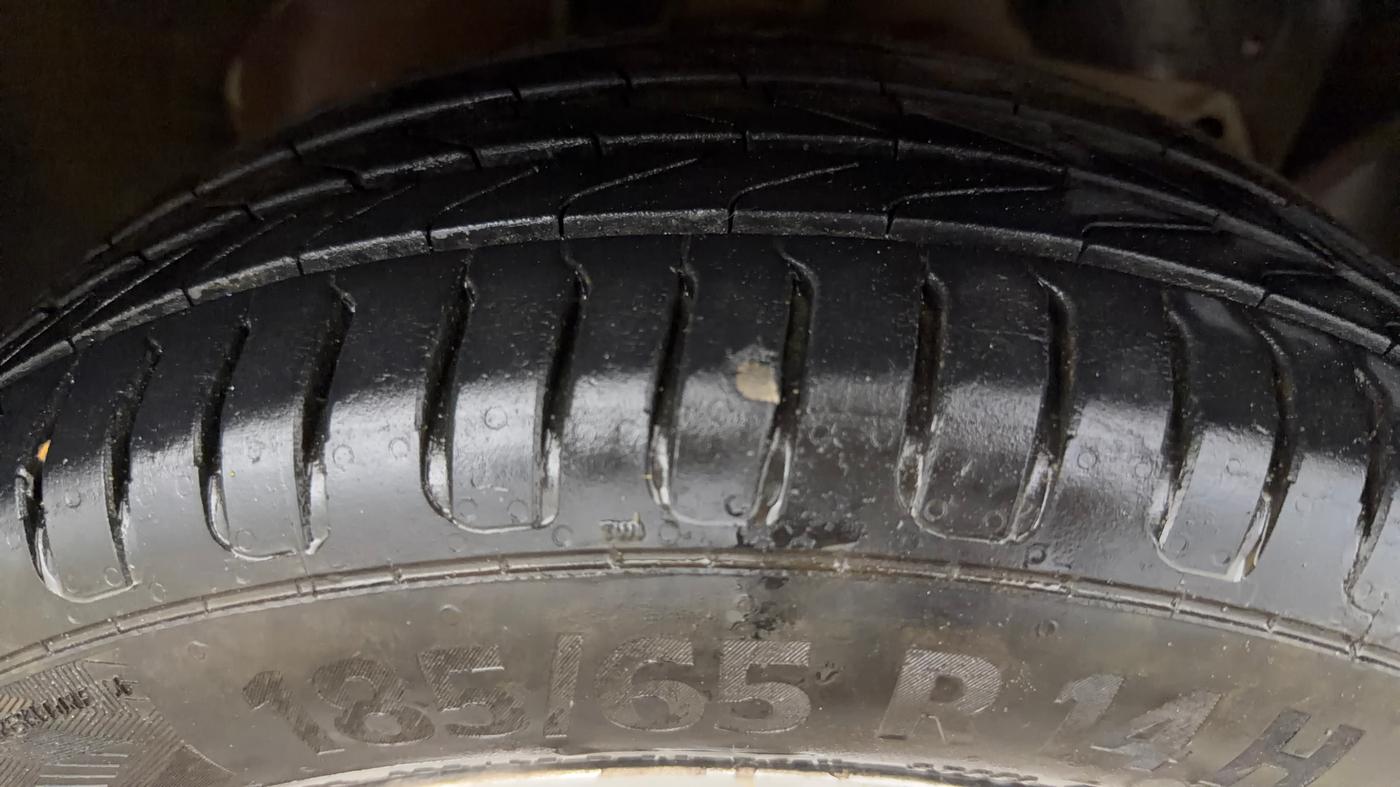 2017 Ford New Figo TITANIUM 1.2 PETROL MT, Petrol, Manual, 78,396 km, Right Front Tyre Tread