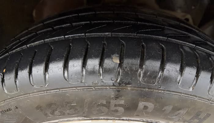 2017 Ford New Figo TITANIUM 1.2 PETROL MT, Petrol, Manual, 78,412 km, Right Front Tyre Tread