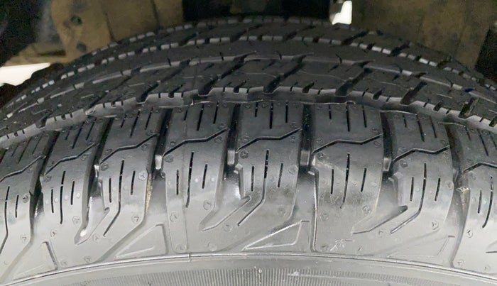 2015 Mahindra Scorpio S10, Diesel, Manual, Right Front Tyre Tread