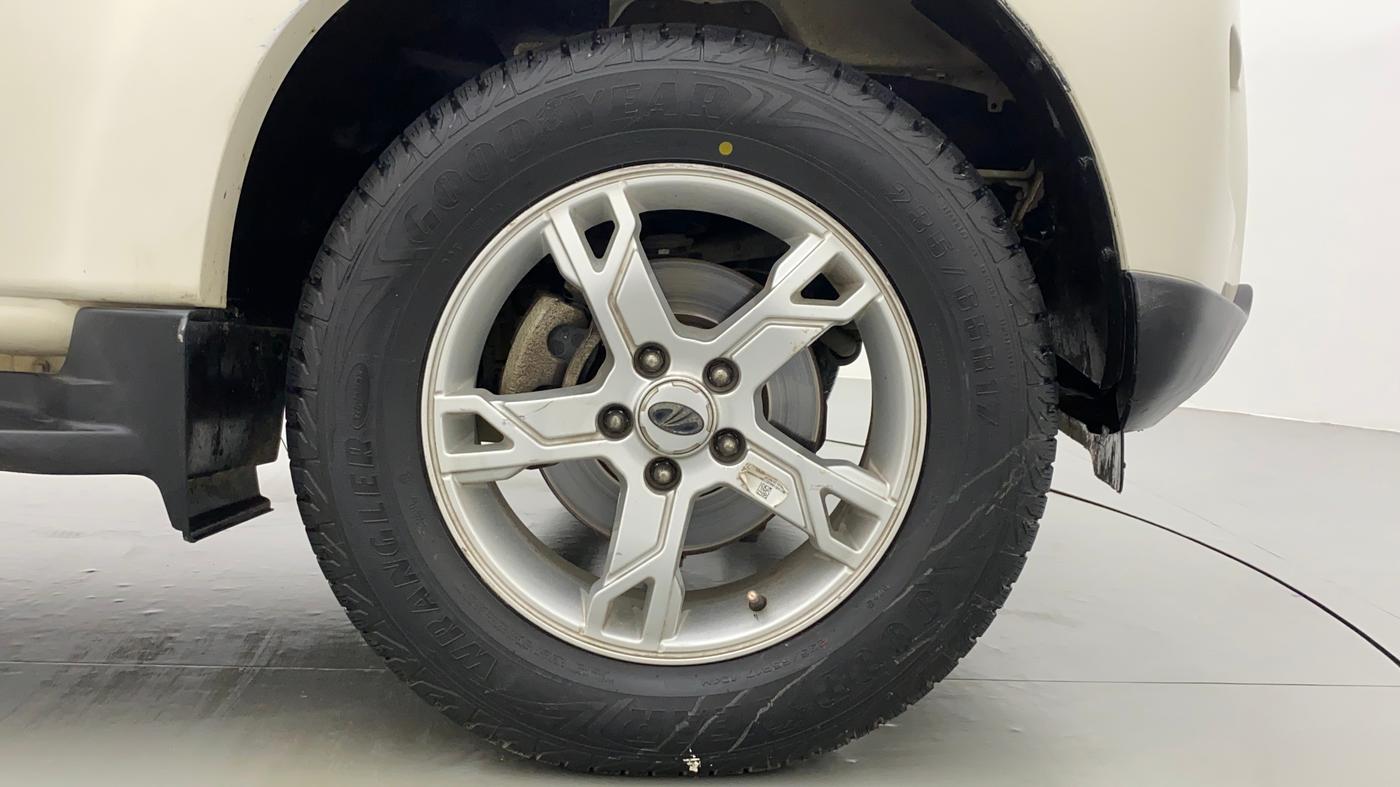 2015 Mahindra Scorpio S10, Diesel, Manual, Right Front Wheel