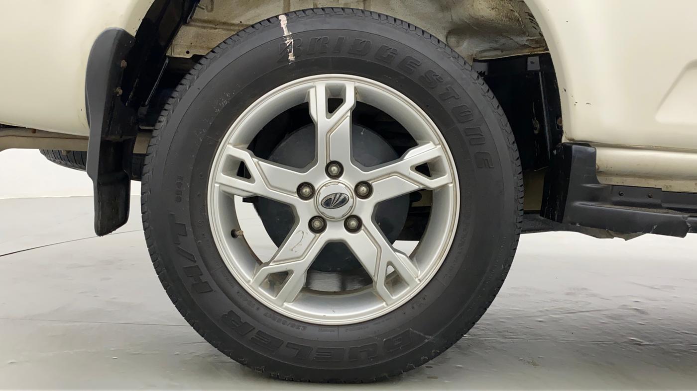 2015 Mahindra Scorpio S10, Diesel, Manual, Right Rear Wheel