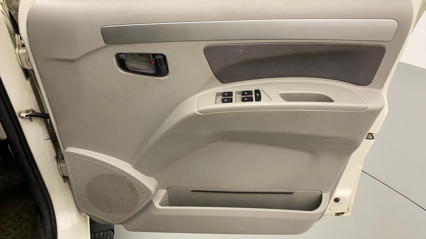 2015 Mahindra Scorpio S10, Diesel, Manual, Driver Side Door Panels Control