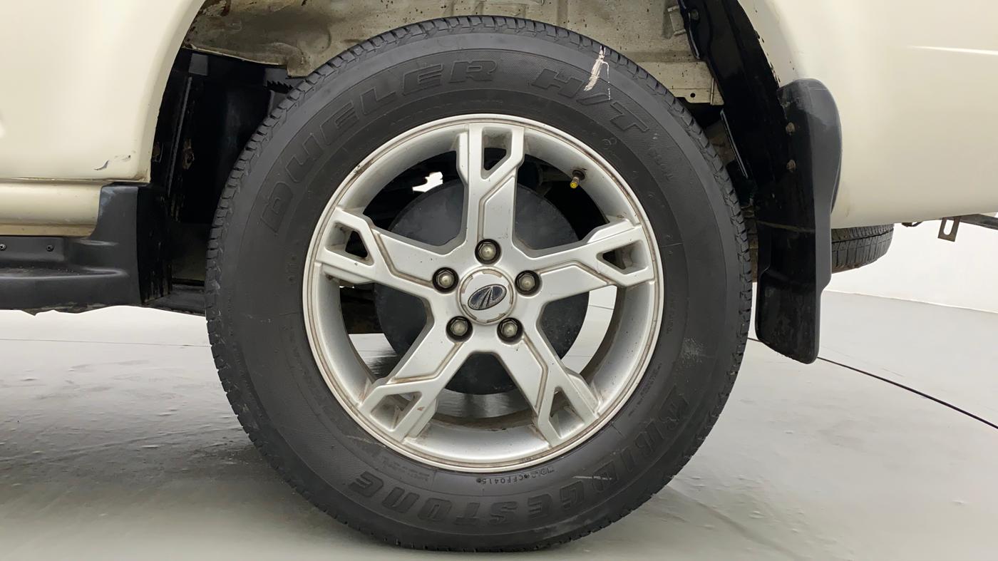2015 Mahindra Scorpio S10, Diesel, Manual, Left Rear Wheel