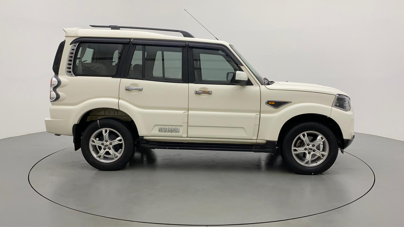 2015 Mahindra Scorpio S10, Diesel, Manual, Right Side View