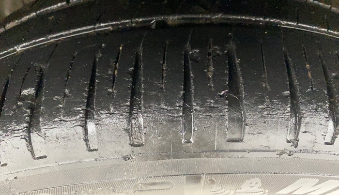 2019 Maruti IGNIS ZETA 1.2 AMT, Petrol, Automatic, 70,991 km, Left Front Tyre Tread