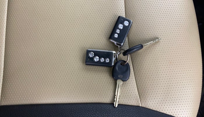 2015 Hyundai Eon ERA +, Petrol, Manual, 49,356 km, Key Close Up