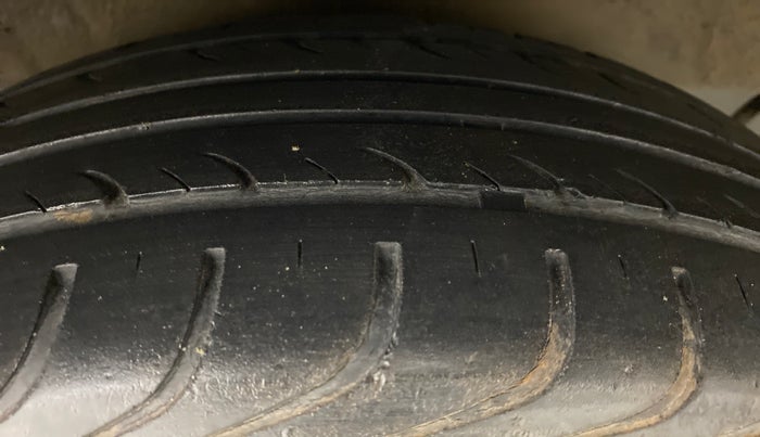 2010 Hyundai i20 MAGNA O 1.2, Petrol, Manual, Right Rear Tyre Tread