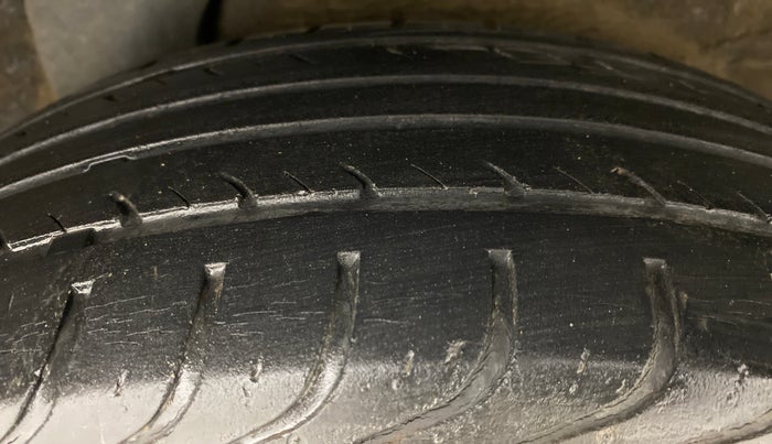 2010 Hyundai i20 MAGNA O 1.2, Petrol, Manual, Left Rear Tyre Tread