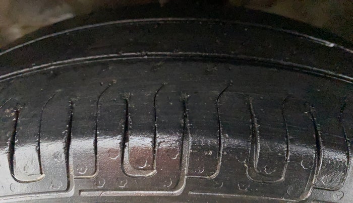 2014 Maruti Wagon R 1.0 LXI CNG, CNG, Manual, 1,00,014 km, Left Front Tyre Tread