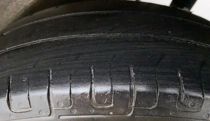 2014 Maruti Wagon R 1.0 LXI CNG, CNG, Manual, 1,00,014 km, Left Rear Tyre Tread