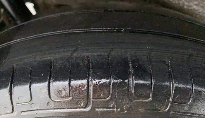 2014 Maruti Wagon R 1.0 LXI CNG, CNG, Manual, 1,00,014 km, Right Rear Tyre Tread
