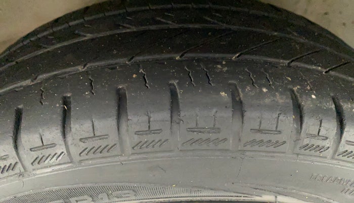 2015 Maruti Alto K10 VXI P, Petrol, Manual, 32,733 km, Left Front Tyre Tread