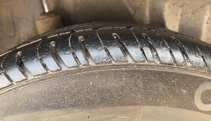 2014 Honda Brio S MT, Petrol, Manual, 77,678 km, Right Rear Tyre Tread