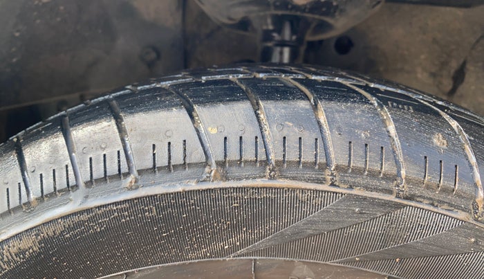 2014 Honda Brio S MT, Petrol, Manual, 77,678 km, Left Front Tyre Tread