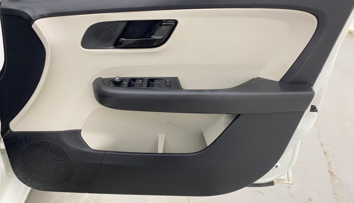 2021 Tata ALTROZ XM PLUS PETROL, Petrol, Manual, 39,297 km, Driver Side Door Panels Control