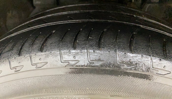 2018 Ford Ecosport TITANIUM 1.5L DIESEL, Diesel, Manual, 1,32,706 km, Left Front Tyre Tread