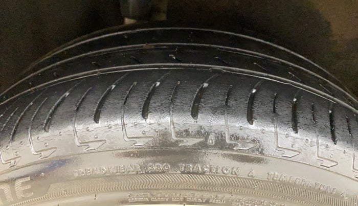 2018 Ford Ecosport TITANIUM 1.5L DIESEL, Diesel, Manual, 1,32,706 km, Right Rear Tyre Tread