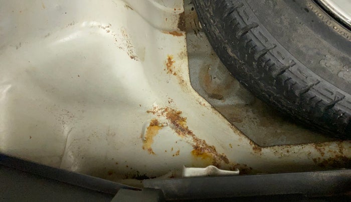 2014 Maruti Alto K10 LXI, Petrol, Manual, 35,889 km, Boot floor - Slight discoloration