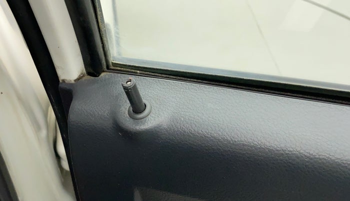 2014 Maruti Alto K10 LXI, Petrol, Manual, 35,889 km, Lock system - Door lock knob has minor damage
