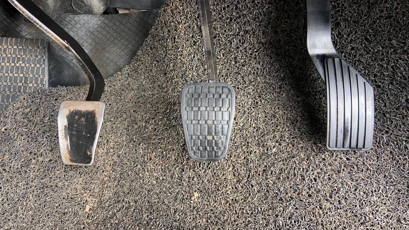 2025 Tata PUNCH PURE MT, Petrol, Manual, 34,594 km, Pedals