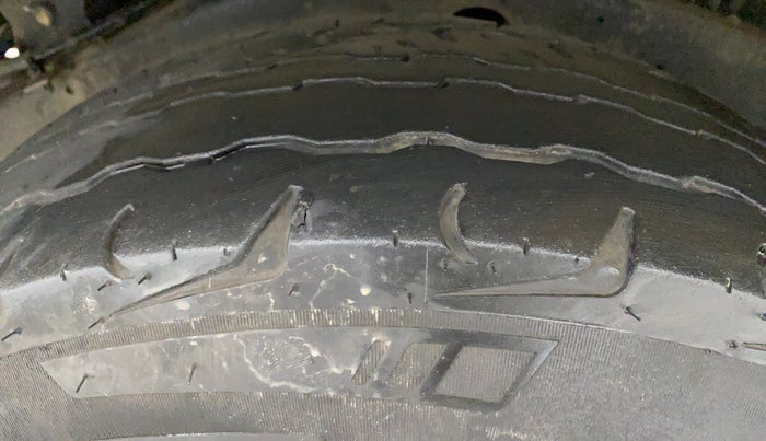 2019 Mahindra Bolero POWER PLUS SLE, Diesel, Manual, 90,161 km, Left Rear Tyre Tread