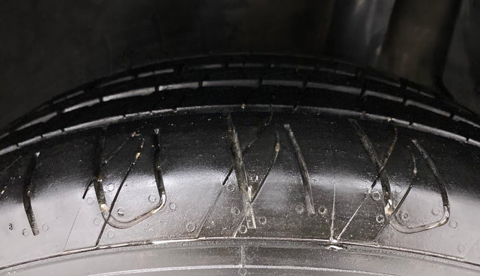 2018 Hyundai New Elantra 2.0 SX(O) AT PETROL, Petrol, Automatic, 46,379 km, Left Rear Tyre Tread