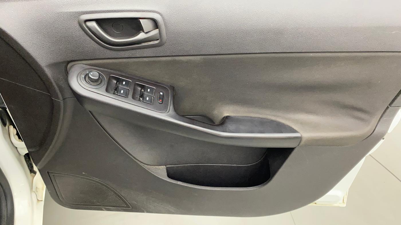 2015 Tata Zest XMA F-TRONIC DIESEL, Diesel, Automatic, 72,004 km, Driver Side Door Panels Control