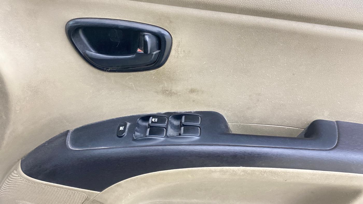 2014 Hyundai i10 MAGNA 1.1, Petrol, Manual, 68,111 km, Driver Side Door Panels Control