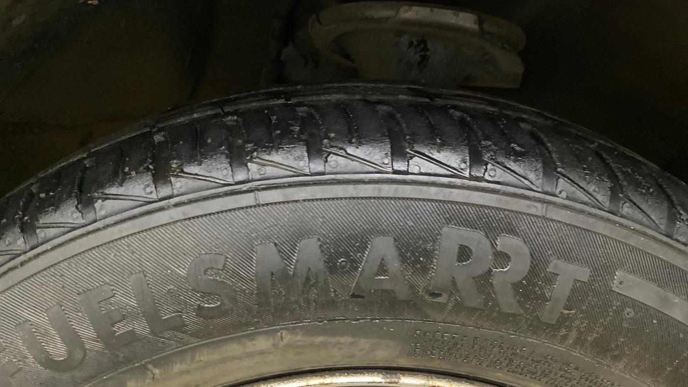 2014 Hyundai i10 MAGNA 1.1, Petrol, Manual, 68,111 km, Right Front Tyre Tread
