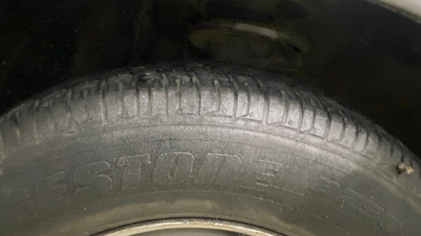 2014 Hyundai i10 MAGNA 1.1, Petrol, Manual, 68,111 km, Left Front Tyre Tread