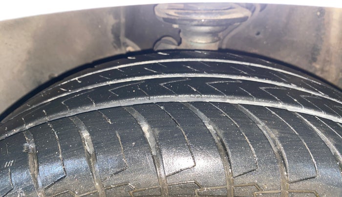 2017 Maruti IGNIS DELTA 1.2, Petrol, Manual, 60,156 km, Left Front Tyre Tread