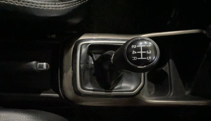 2017 Maruti IGNIS DELTA 1.2, Petrol, Manual, 60,156 km, Gear Lever