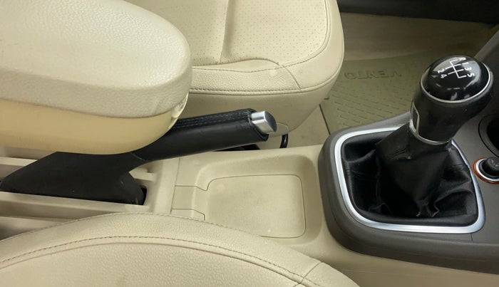 2013 Volkswagen Vento HIGHLINE PETROL, Petrol, Manual, 43,166 km, Gear Lever