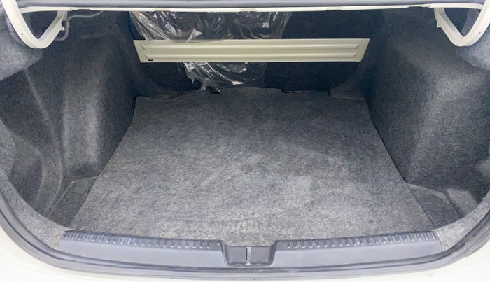 2013 Volkswagen Vento HIGHLINE PETROL, Petrol, Manual, 43,166 km, Boot Inside