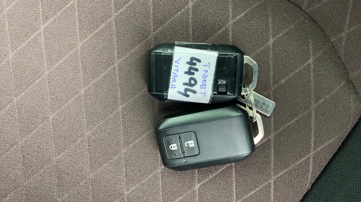2023 Maruti Grand Vitara DELTA SMART HYBRID, Petrol, Manual, 16,254 km, Key Close Up
