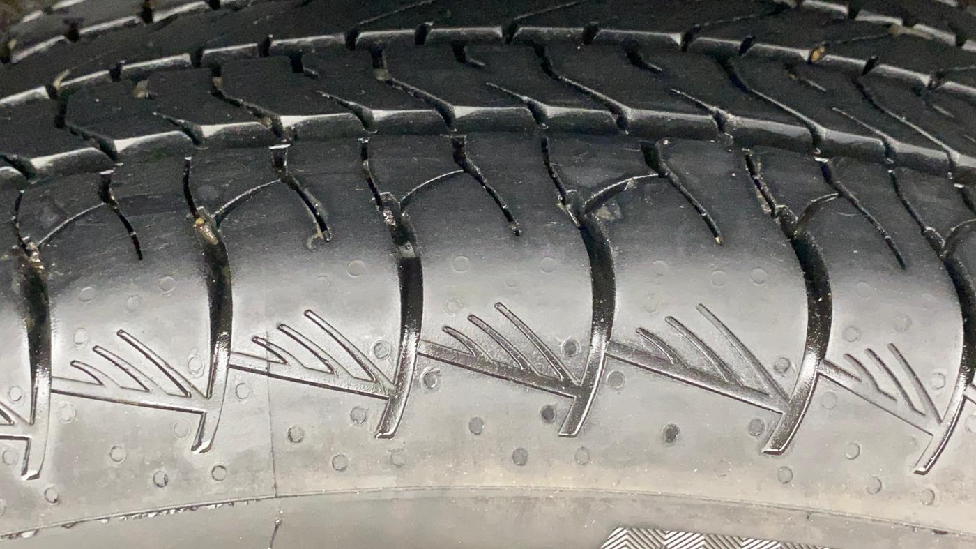 2023 Maruti Grand Vitara DELTA SMART HYBRID, Petrol, Manual, 16,254 km, Left Rear Tyre Tread