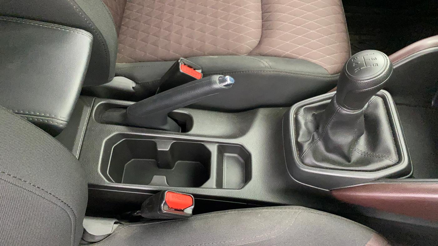 2023 Maruti Grand Vitara DELTA SMART HYBRID, Petrol, Manual, 16,254 km, Gear Lever