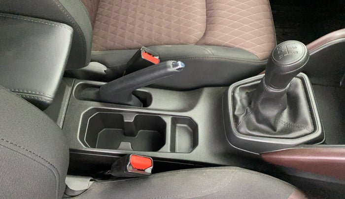 2023 Maruti Grand Vitara DELTA SMART HYBRID, Petrol, Manual, 16,011 km, Gear Lever