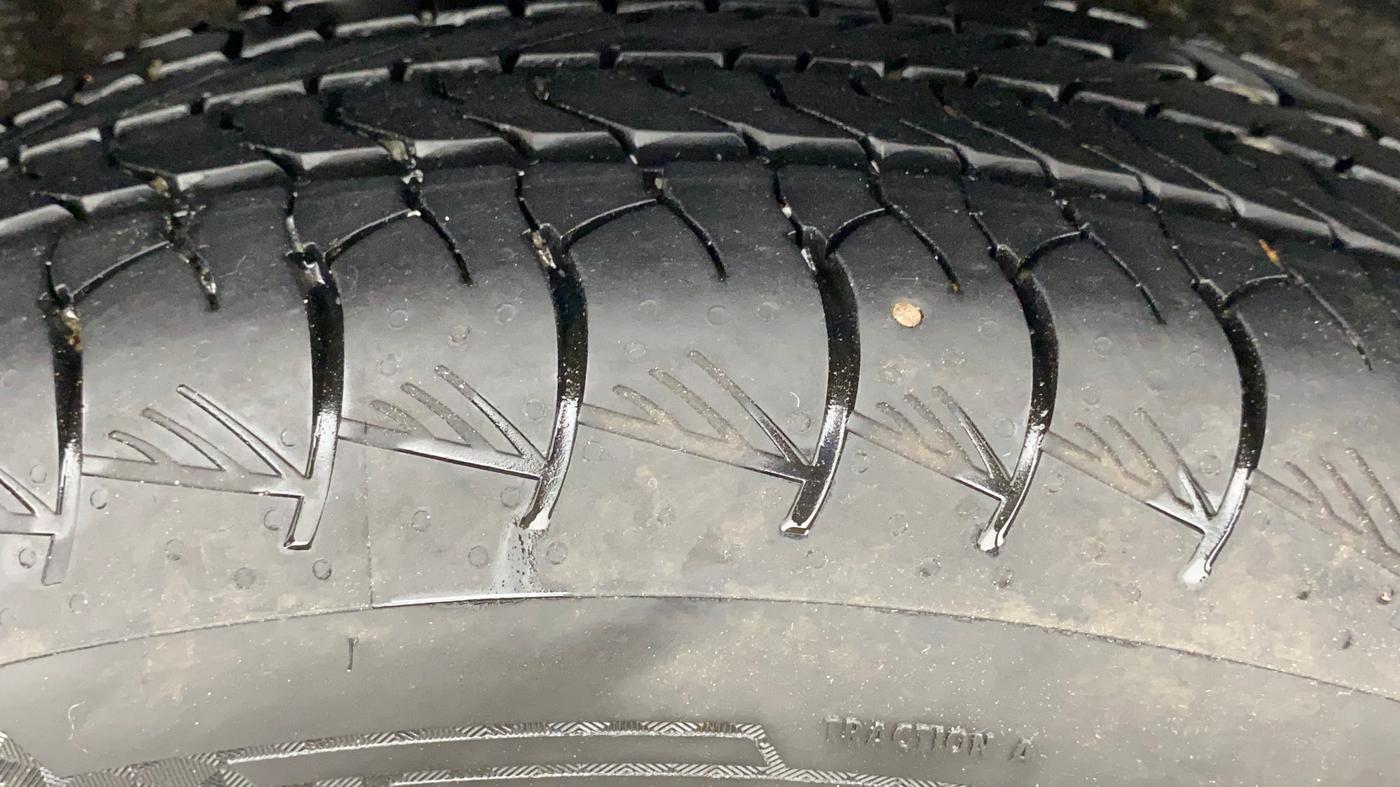 2023 Maruti Grand Vitara DELTA SMART HYBRID, Petrol, Manual, 16,254 km, Right Rear Tyre Tread