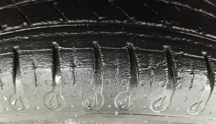 2020 Renault Kwid RXT 0.8, Petrol, Manual, 50,309 km, Left Front Tyre Tread