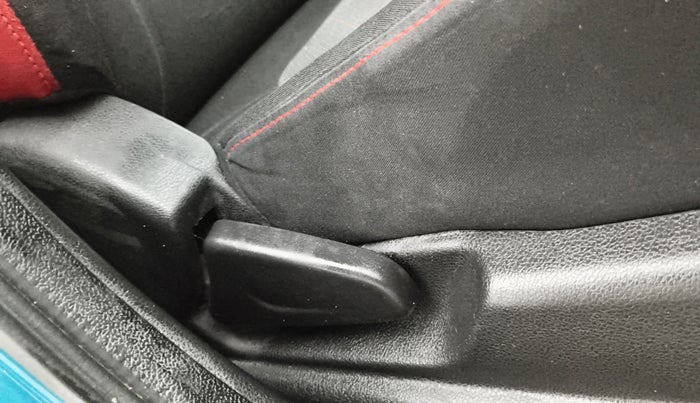 2020 Renault Kwid RXT 0.8, Petrol, Manual, 50,309 km, Driver Side Adjustment Panel