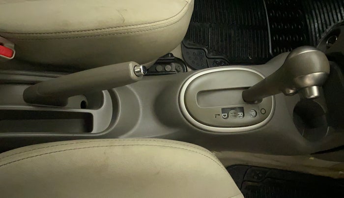 2014 Nissan Micra XV CVT, Petrol, Automatic, 61,652 km, Gear Lever