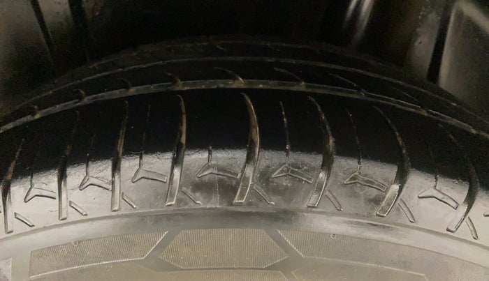 2020 Maruti XL6 ZETA MT, Petrol, Manual, 93,882 km, Left Rear Tyre Tread