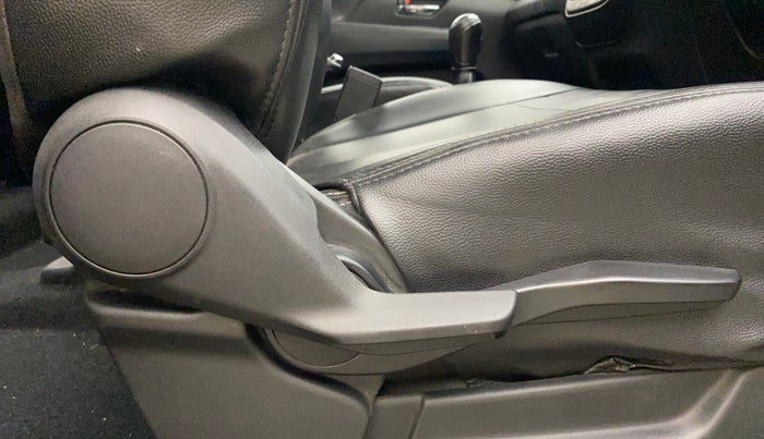 2020 Maruti XL6 ZETA MT, Petrol, Manual, 93,882 km, Driver Side Adjustment Panel