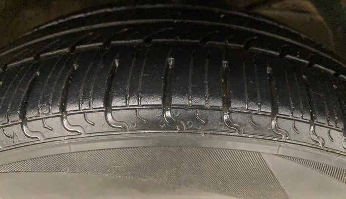 2020 Maruti XL6 ZETA MT, Petrol, Manual, 93,882 km, Right Front Tyre Tread