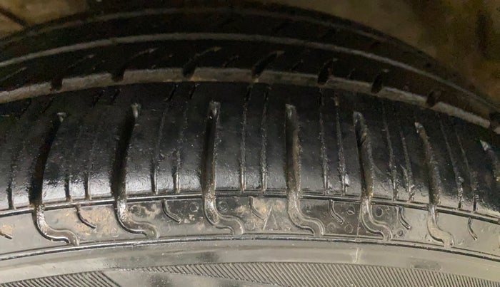 2020 Maruti XL6 ZETA MT, Petrol, Manual, 93,882 km, Left Front Tyre Tread