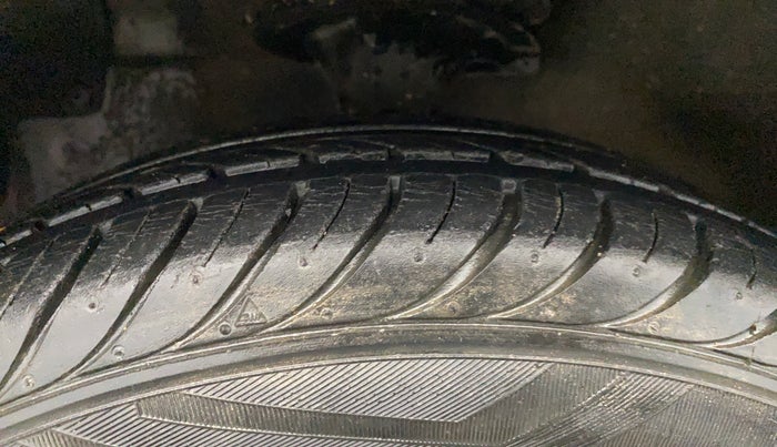 2016 Hyundai Eon 1.0 MAGNA +, Petrol, Manual, 15,182 km, Left Front Tyre Tread