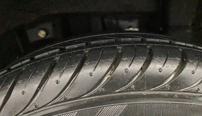 2016 Hyundai Eon 1.0 MAGNA +, Petrol, Manual, 15,182 km, Left Rear Tyre Tread