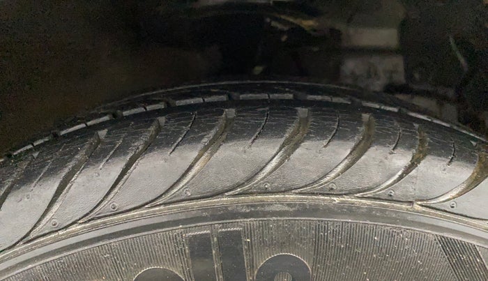 2016 Hyundai Eon 1.0 MAGNA +, Petrol, Manual, 15,182 km, Right Front Tyre Tread