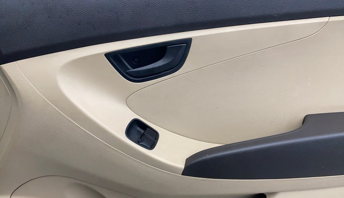 2016 Hyundai Eon 1.0 MAGNA +, Petrol, Manual, 15,182 km, Driver Side Door Panels Control